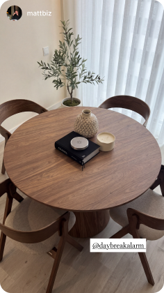 Daybreak dock on a round table